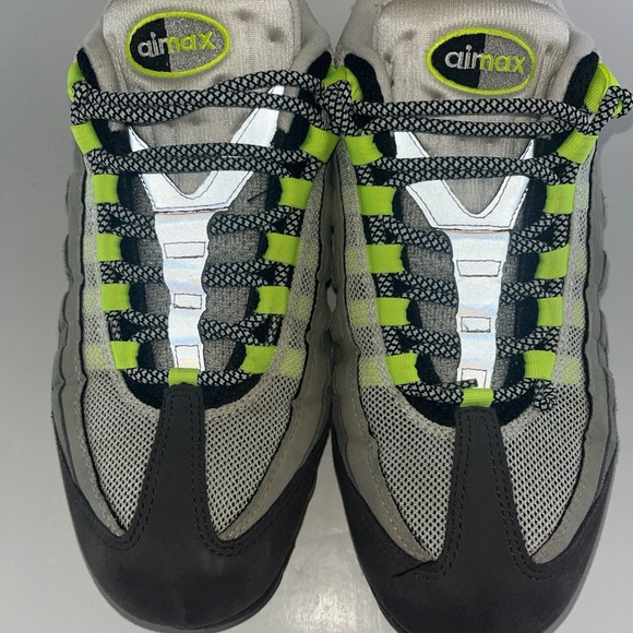 Nike Air VaporMax 95 Neon Size 10.5 Black Volt Grey Green (Pre-owned) AJ7292-001 - Picture 7 of 16